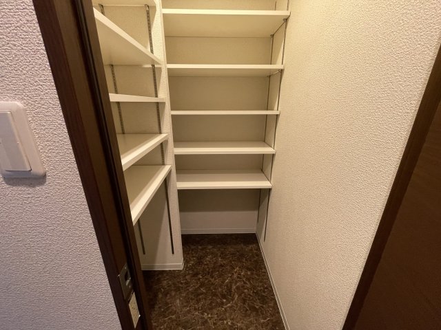 収納　イメージとして同建物他部屋を表示しています