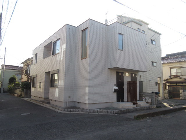 建物外観　閑静な住宅地に佇む旭化成へーベルメゾン