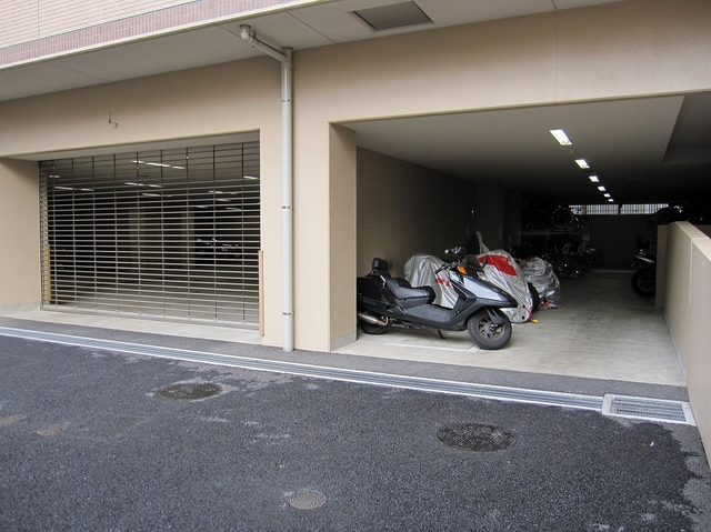 その他共有部分　★左手は駐車場です★