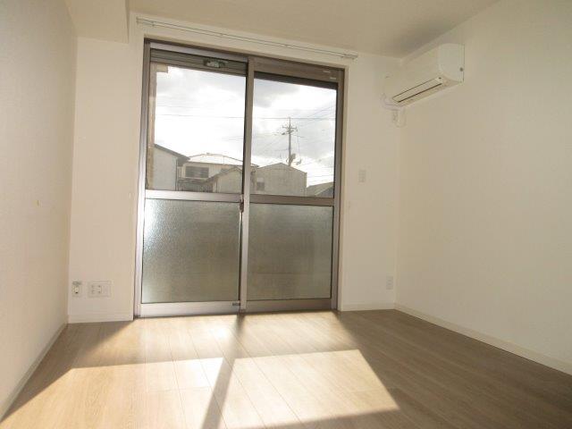 ＪＲ本四備讃線 茶屋町駅 徒歩9分 2階建 築8年の居間写真