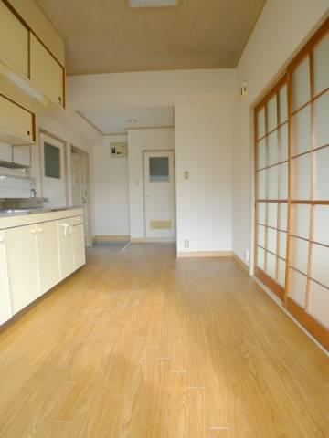 名鉄常滑線 神宮前駅 徒歩5分 4階建 築44年の内装写真
