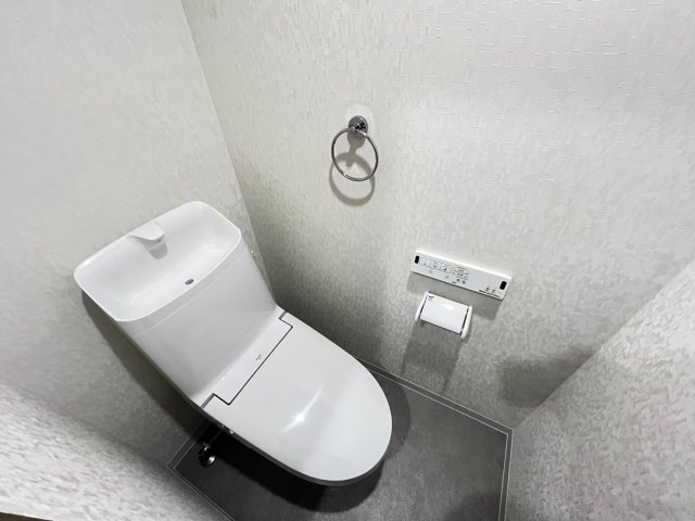 阪急京都線 富田駅 徒歩10分 3階建 築3年のトイレ写真