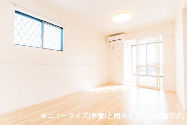 居室・リビング　こちらのリビングで趣味の時間をお楽しみください
