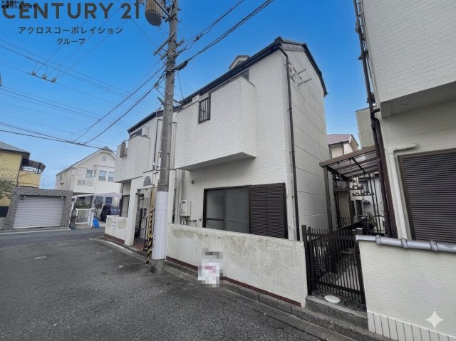 建物外観　コンビニまで徒歩4分で便利♪