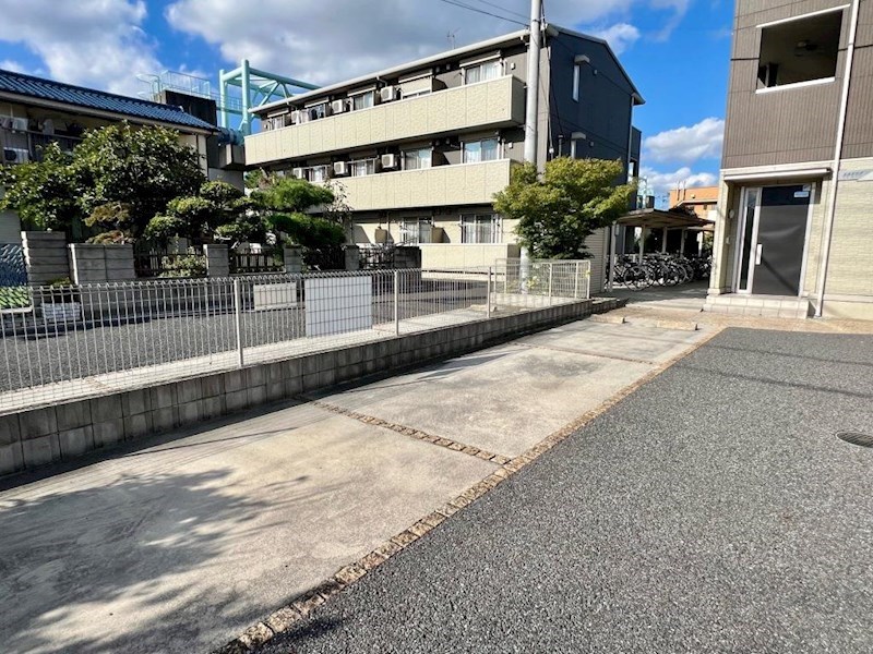 駐車場　敷地内駐車場（空き要確認）