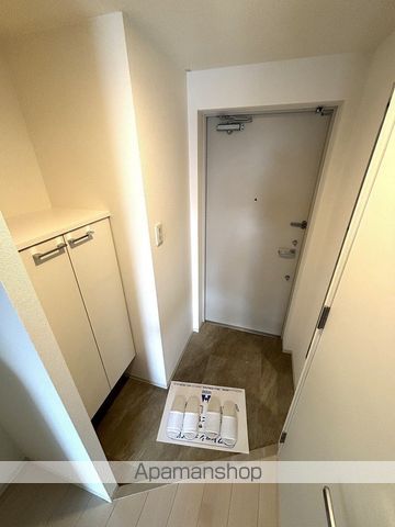 地下鉄御堂筋線 心斎橋駅 徒歩4分 15階建 築9年の玄関写真