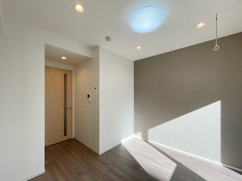その他部屋・スペース　ワンポイントクロスが施されます。