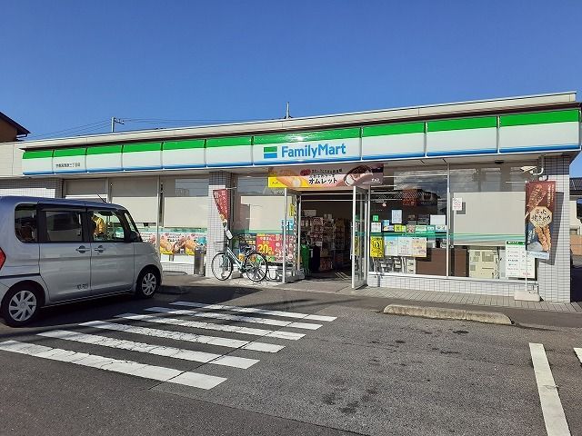 コンビニ　ファミリーマート西原三丁目店（コンビニ）まで400m