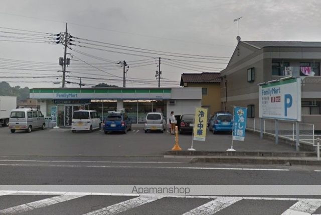コンビニ　ファミリーマート（コンビニ）まで1143m