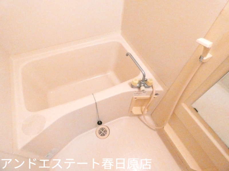 バス・シャワールーム　ワイドな浴槽