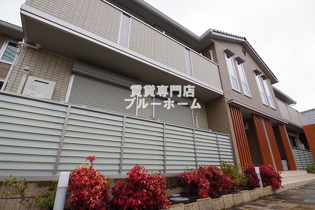 建物外観　軽量鉄骨造2階建てのきれいな物件！