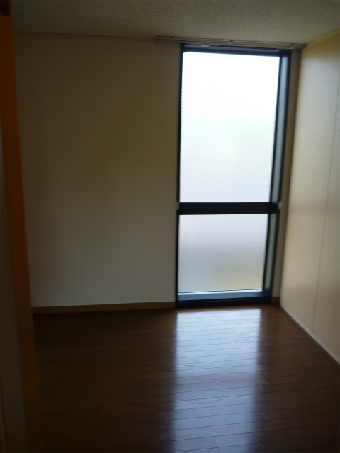 居室・リビング　北側の洋室です♪