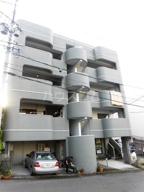 名古屋市千種区下方町のマンションの建物外観