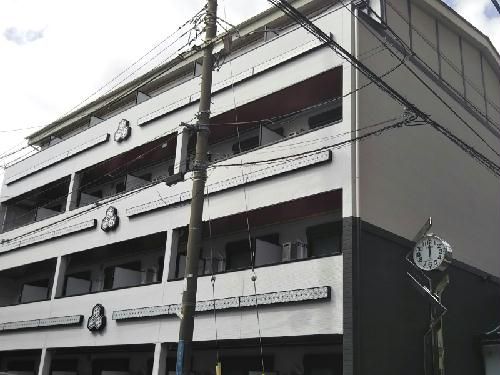 【川崎市川崎区追分町のマンションのエントランス】