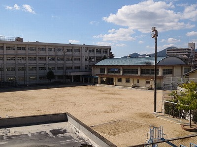 【妙マンションの小学校】