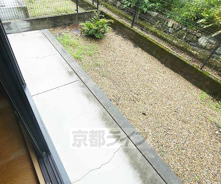 【京都市左京区岩倉長谷町のアパートのバルコニー】