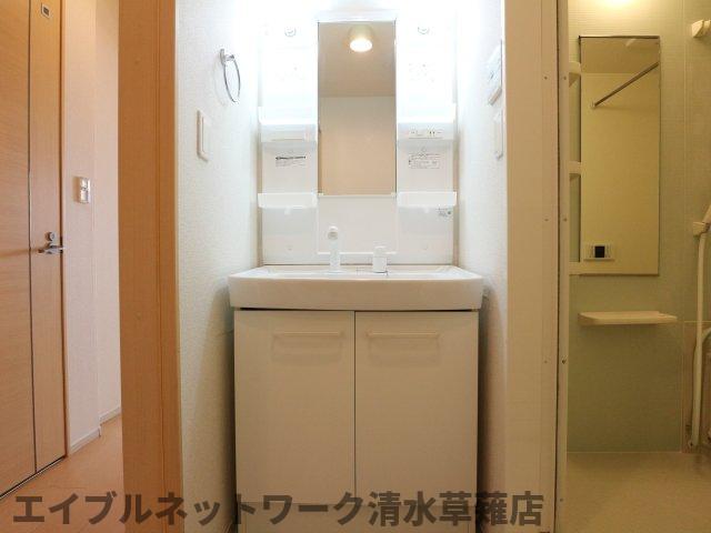 洗面設備　スペースが確保できる洗面所です