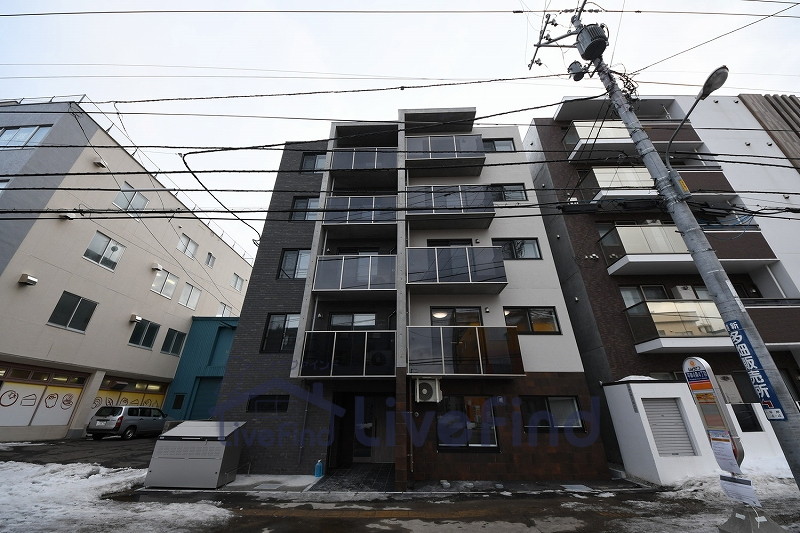 札幌市豊平区平岸四条のマンションの建物外観