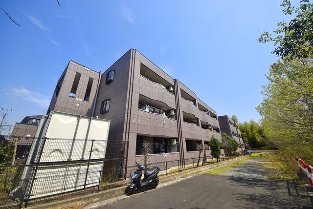 【川口市大字西立野のマンションの建物外観】