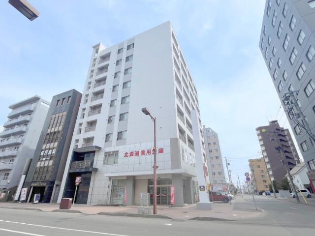 札幌市西区琴似一条のマンションの建物外観