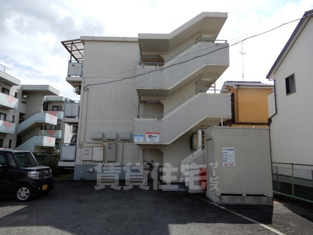 京都市西京区山田北山田町のマンションの建物外観