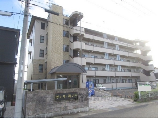 甲賀市水口町的場のマンションの建物外観