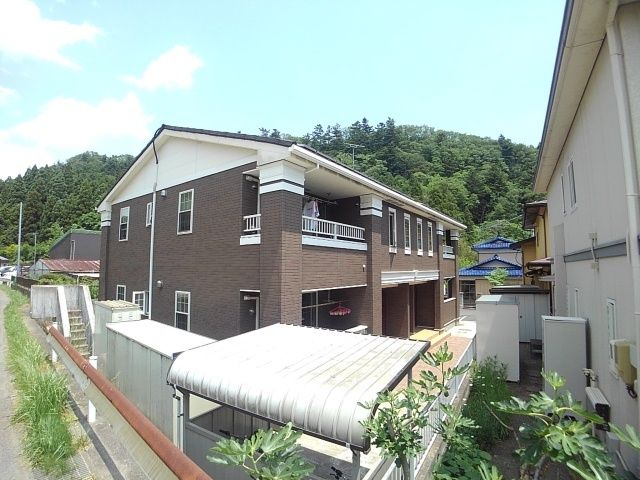 リバップ上野山の建物外観