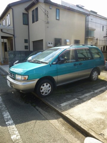 【府中市緑町のアパートの駐車場】