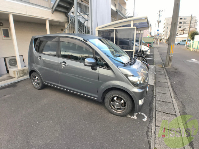 【ロッキーハイツの駐車場】