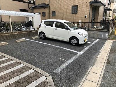 【レオパレスピエナの駐車場】