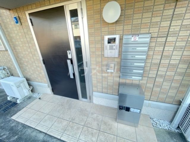 【豊橋市三ツ相町のアパートのエントランス】