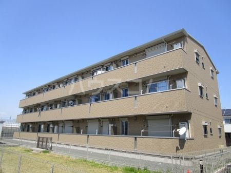 【豊橋市三ツ相町のアパートの建物外観】