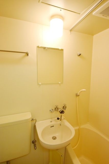 洗面設備　★鏡付きの洗面台です★