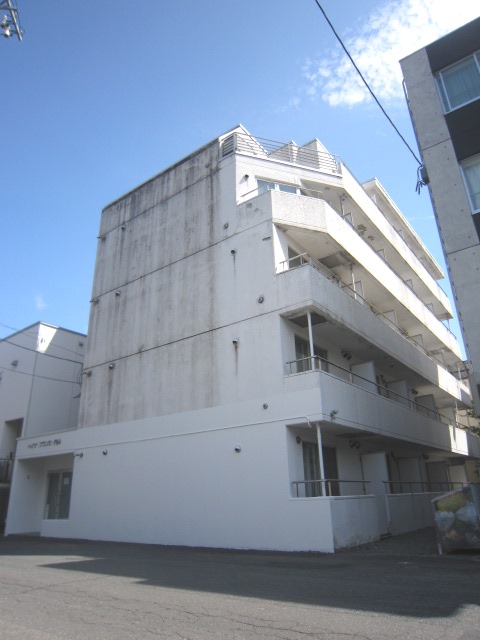 札幌市中央区南二条西のマンションの建物外観