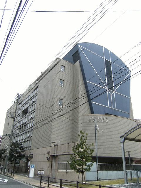 【岡山市北区幸町のマンションの図書館】