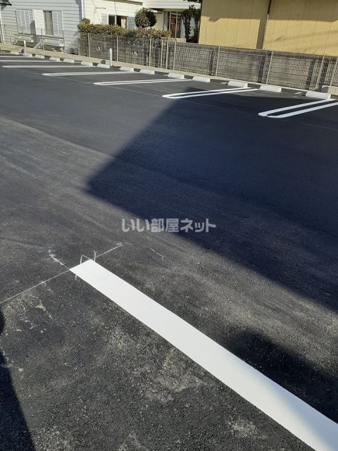 【四日市市楠町南川のアパートの駐車場】