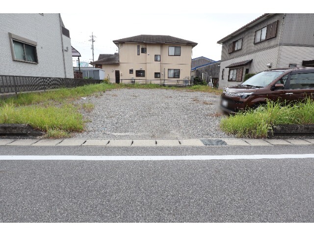 【岡崎市上里のマンションの駐車場】