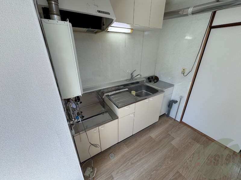 キッチン　キッチンです。ご自身でコンロを設置していただけます。