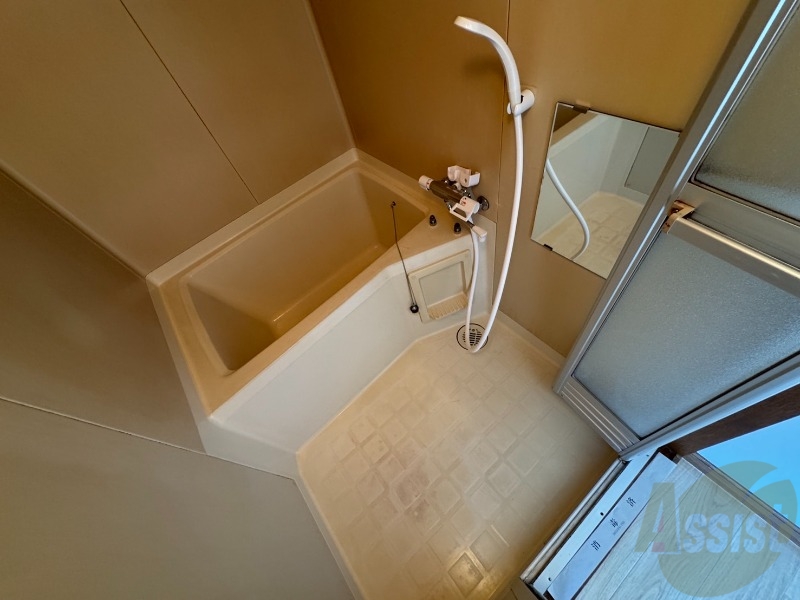 バス・シャワールーム　お風呂になります。一日の疲れを癒してくださいね。