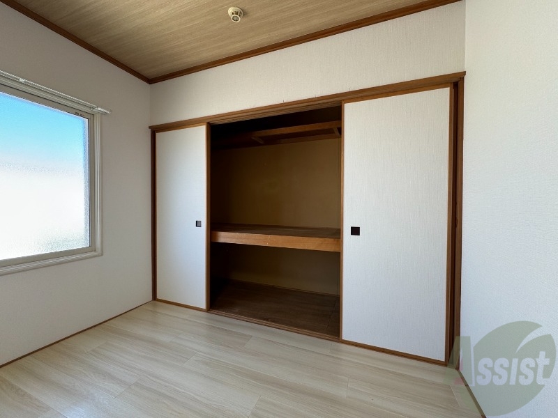 収納　寝室の収納です。部屋がすっきり片付きます。