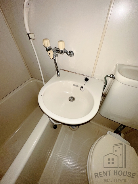 洗面設備　※リフォーム前の写真です。