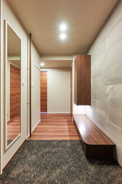 玄関　便利な土間収納付き玄関