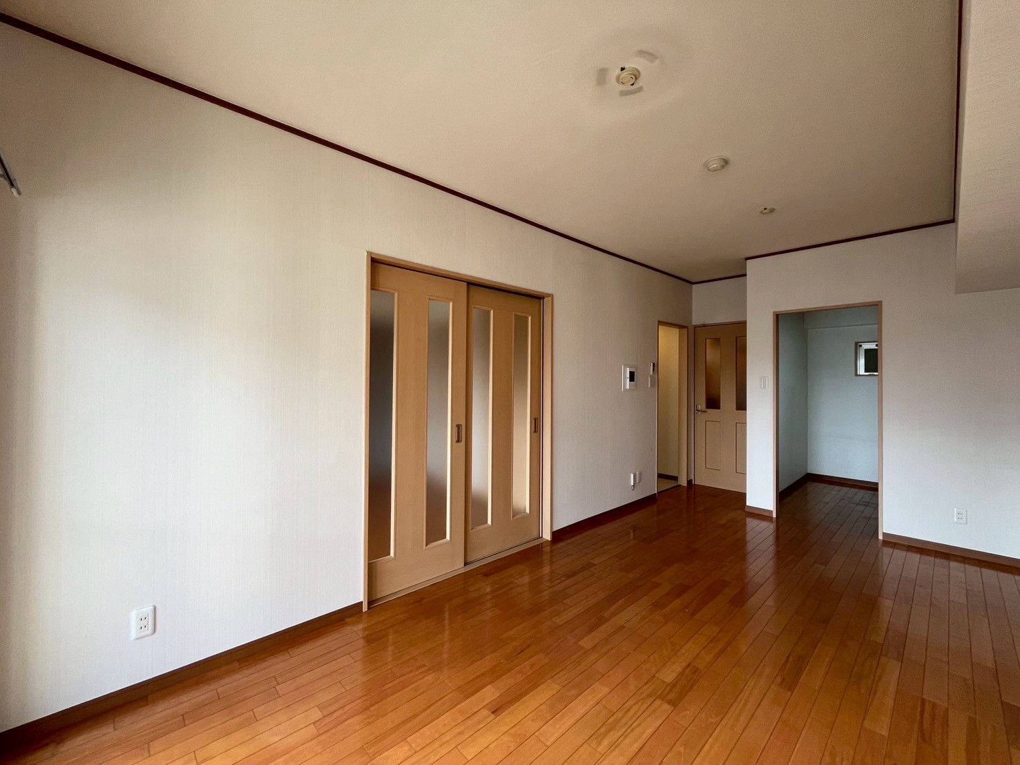 居室・リビング　※同物件別部屋の参考写真・現況優先