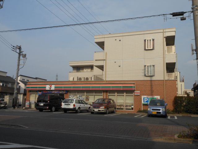 コンビニ　セブンイレブン（コンビニ）まで640m