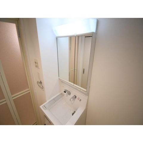 洗面設備　脱衣スペースもあります