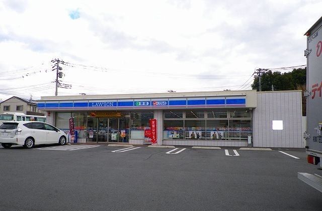 コンビニ　ローソン裾野二ツ屋店（コンビニ）まで350m