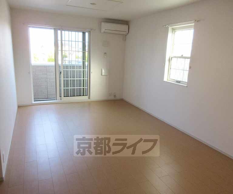 居室・リビング　エアコン付きの洋室です