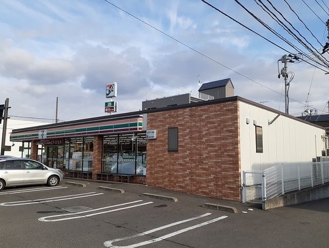 コンビニ　セブンイレブン福島東高成蹊高前（コンビニ）まで550m