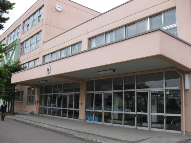 中学校　北野中学校（中学校）まで243m