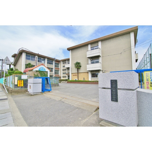 小学校　本荘小学校　　０９（小学校）まで1100m